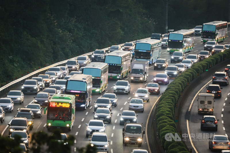 圖為國道3號土城路段車多壅塞。（中央社檔案照片）