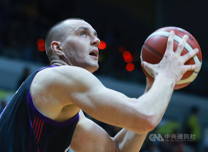 台灣職業籃球大聯盟（TPBL）新竹御嵿攻城獅3日在新莊體育館交手新北中信特攻，攻城獅洋將帕塞獅（Anzejs Pasecniks）（圖）整場拿下14分、14籃板，助隊終場以84比79獲勝。中央社記者趙世勳攝　115年1月3日