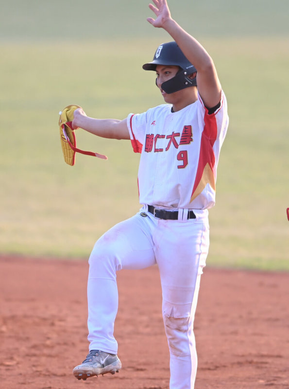 114學年度大專棒球聯賽（公開一級）複賽，輔仁大學3日擊敗台東大學，輔大游擊手潘書緯（圖）單場2安2打點，9局上策動雙殺守備、瓦解對手攻勢。（大專體總提供）中央社記者謝靜雯傳真　115年1月3日