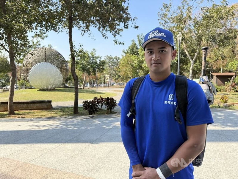 114學年度大專棒球聯賽（公開一級）複賽台體4日靠著李以諾（圖）9局上關鍵超前安，助隊以3比2擊敗中信科大。中央社記者謝靜雯攝　115年1月4日