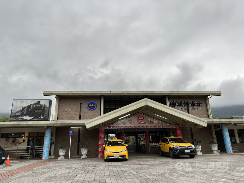 花蓮縣政府敬老愛心計程車隊114年有90萬餘人次使用，今年新增3家車行（隊）投入服務，車輛總數達800輛，提供長者及身心障礙者外出交通工具選擇的多元及便利性。中央社記者李先鳳攝　115年1月4日