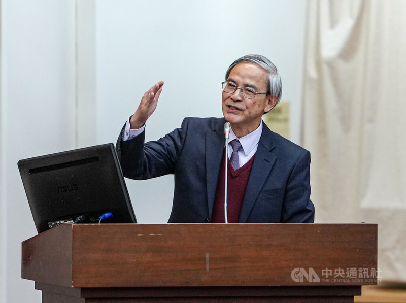 財政部次長阮清華（圖）5日列席立法院財政委員會就「115年度中央政府總預算案至今尚未審查，對國家安全及地方建設的影響」進行專題報告，並備詢。中央社記者鄭清元攝　115年1月5日