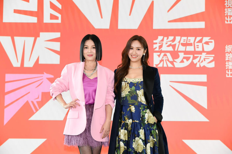 「2026 WE ARE 我們的除夕夜」由中華文化總會製作，藝人吳姍儒（右）第4度擔任節目主持人，5日她與藝人苗可麗（左）等演出卡司一同於記者會亮相。（文總提供）中央社記者王寶兒傳真　115年1月5日