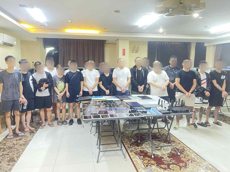 柬埔寨警方大多只有在面臨外部壓力時才會抓捕犯罪集團。圖為去年破獲的台灣詐騙機房，但因柬國一中政策，罪犯多被遣送至中國。（駐胡志明市辦事處刑事警察單位提供）中央社記者曾婷瑄河內傳真　115年1月6日
