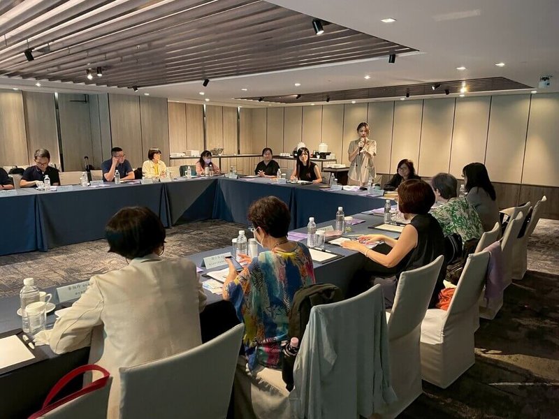 台灣大專女性教師占比為37.12%，仍低於美國、英國、德國。教育部持續推動「性別主流化」政策，打造性別平等治理模式。圖為性別主流化資源中心期末交流會議。（教育部提供）中央社記者陳至中傳真　115年1月6日