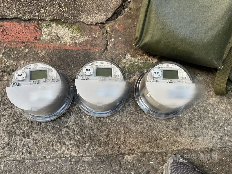 台北市萬華區3間養生館違法經營色情服務遭查獲，萬華警分局偕台北市政府相關單位於5日執行斷水斷電。（翻攝照片）中央社記者黃麗芸傳真 115年1月6日