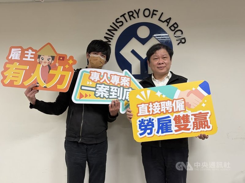 為鼓勵雇主辦理直接聘僱、減少雇主及移工仲介服務等費用負擔，勞動部從民國97年起成立直聘中心，提供電話臨櫃諮詢、雙語通譯及專人一案到底等服務；6日宣布擴大印尼直聘，開放營造業、屠宰業及海洋漁撈業。中央社記者吳欣紜攝　115年1月6日