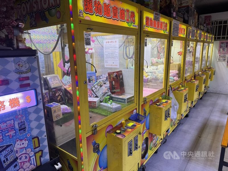 「新竹市自助選物販賣事業管理自治條例」已正式施行，新制上路後自助選物販賣營業場所須距離國中小學100公尺以上，設有1年緩衝期。中央社記者魯鋼駿攝　115年1月6日