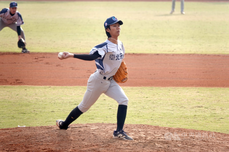 114學年度大專棒球聯賽（公開一級）台北市大6日與中信科大交手，北市大側投莊承翰（圖）先發8局好投無失分，助隊以4比0搶勝，成為複賽首支3勝球隊。中央社記者謝靜雯攝　115年1月6日