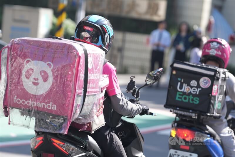 立法院會6日三讀通過「外送員權益保障及外送平臺管理法」。（中央社檔案照片）