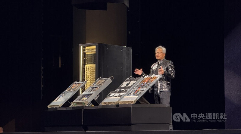 輝達執行長黃仁勳CES演講揭示硬體新技術。中央社記者張欣瑜拉斯維加斯攝　115年1月6日