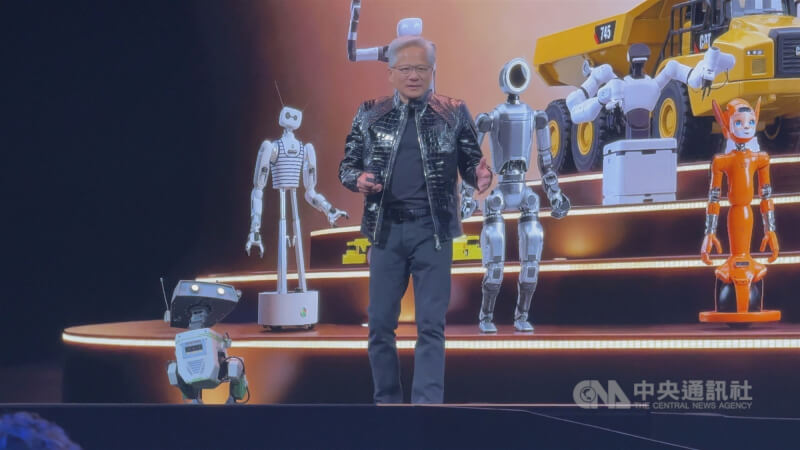 輝達執行長黃仁勳於美國消費性電子展（CES）演講展示多台功能各異的人形機器人。中央社記者張欣瑜拉斯維加斯攝　115年1月6日