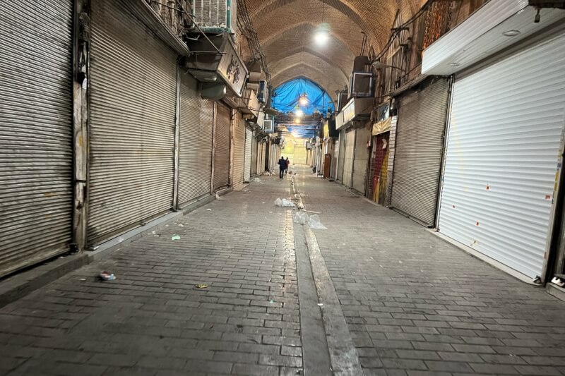 伊朗德黑蘭主要集市6日因抗議活動而關閉。（美聯社）