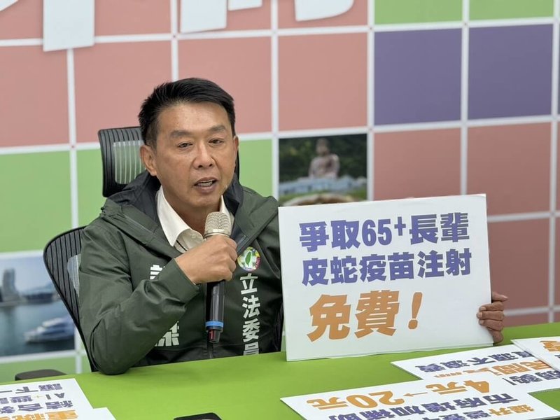 投入角逐民進黨高雄市長初選的立委許智傑（圖）7日提出「顧老也顧小，高雄幸福好」政策，主張市府應全額補助65歲以上長輩中具中低收入戶或身心障礙手冊證明者健保補充保費，也認為應提供65歲以上長輩免費施打皮蛇疫苗。（許智傑辦公室提供）中央社記者蔡孟妤傳真　115年1月7日