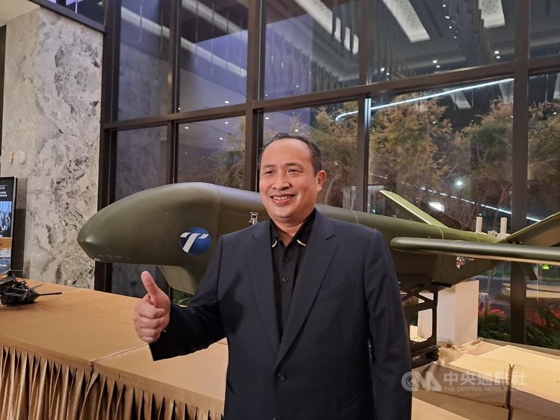 無人機製造商雷虎科技董事長陳冠如（圖）在6日尾牙受訪時表示，已透過美國子公司或與當地廠商合作，爭取美國政府標案；美國俄亥俄州無人機零件廠有機會在今年第2季投產，希望將來美國無人載具市場營收與台灣市場相當。中央社記者潘智義攝　115年1月7日