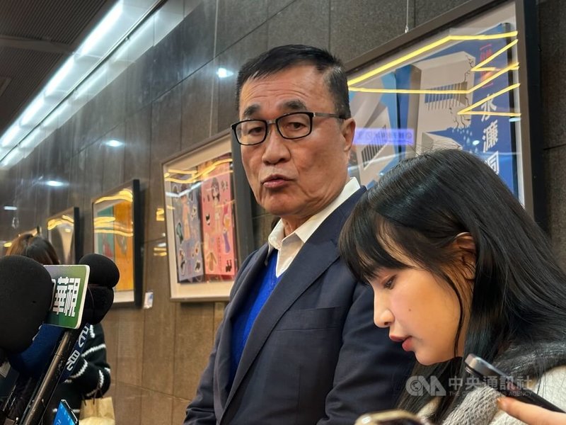 台北市副市長李四川（左）7日受訪表示，市長蔣萬安已再度寫電子郵件，邀請輝達執行長黃仁勳來台參加公司尾牙時，出席北士科T17、18基地的簽約儀式。中央社記者陳昱婷攝　115年1月7日