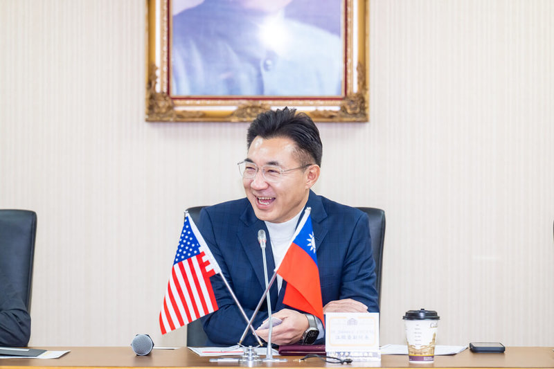 立法院副院長江啟臣今天接見美國賓州大學研究中心師生團，勉勵在場學生返美後持續關心台灣相關議題。（立法院提供） 中央社記者王承中傳真 115年1月7日