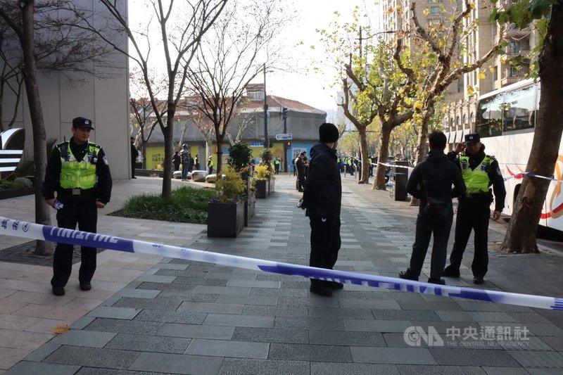 韓國總統李在明7日下午到位於上海的「大韓民國臨時政府舊址」參觀。這是他首次到中國參訪，適逢該舊址成立100週年。從中午開始周邊馬路就有大量警力維安並拉出封鎖線。中央社記者張淑伶上海攝　115年1月7日