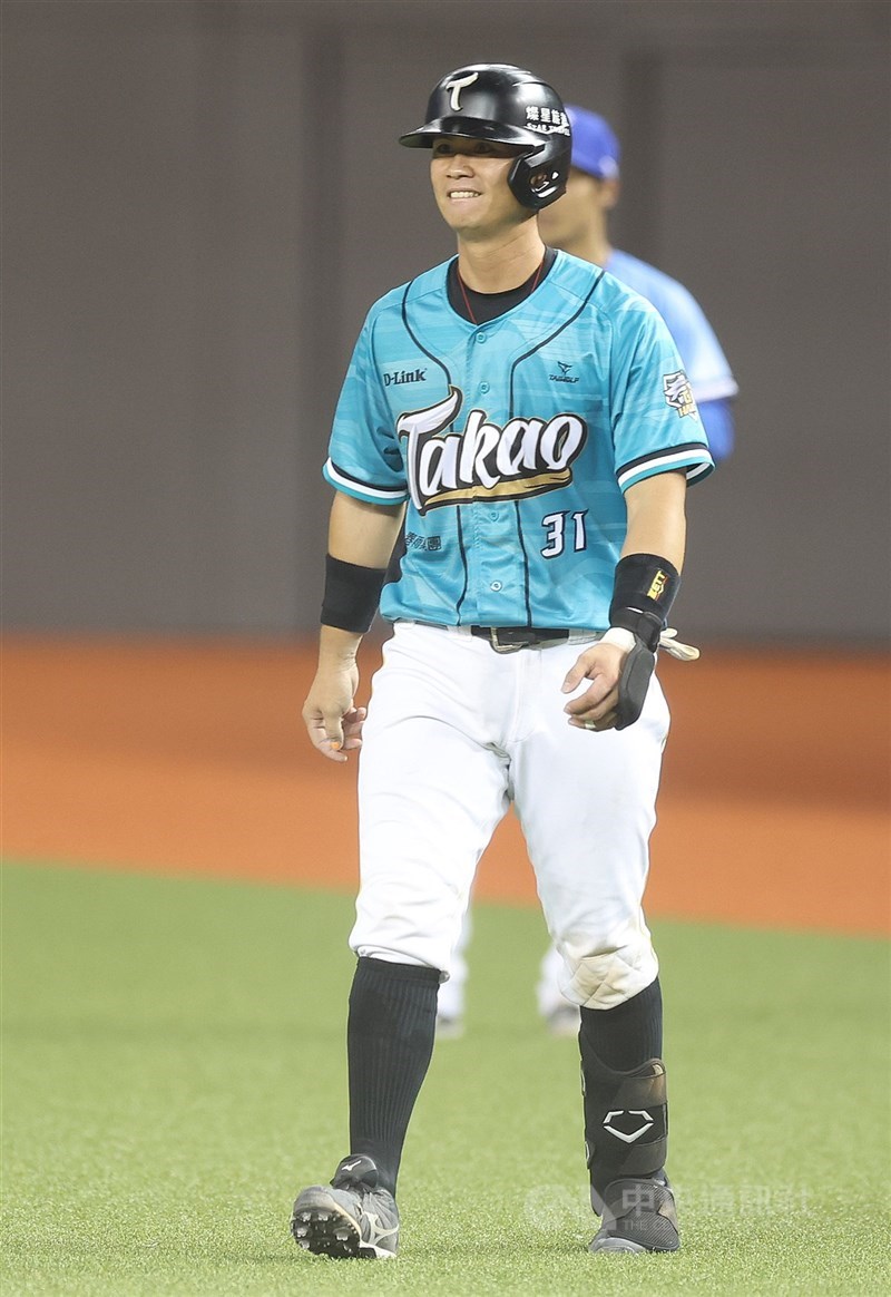 台鋼雄鷹隊捕手吳明鴻新球季將兼任二軍捕手教練。（中央社檔案照片）