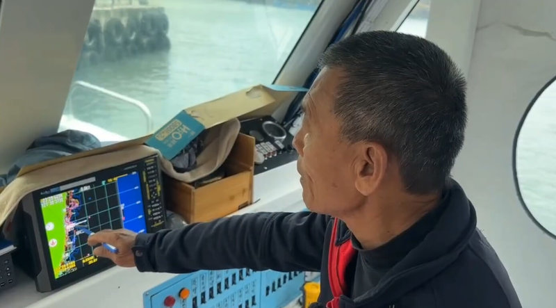 花蓮空軍基地上尉飛官辛柏毅6日晚間駕駛F-16V戰機失聯,疑在豐濱鄉外海跳傘逃生。在地漁民林國正(圖)7日受訪表示,距離石梯漁港約10浬、航程1小時,無奈受限風浪太大,第一時間無法出船協助。(民眾提供)中央社記者張祈傳真 115年1月7日