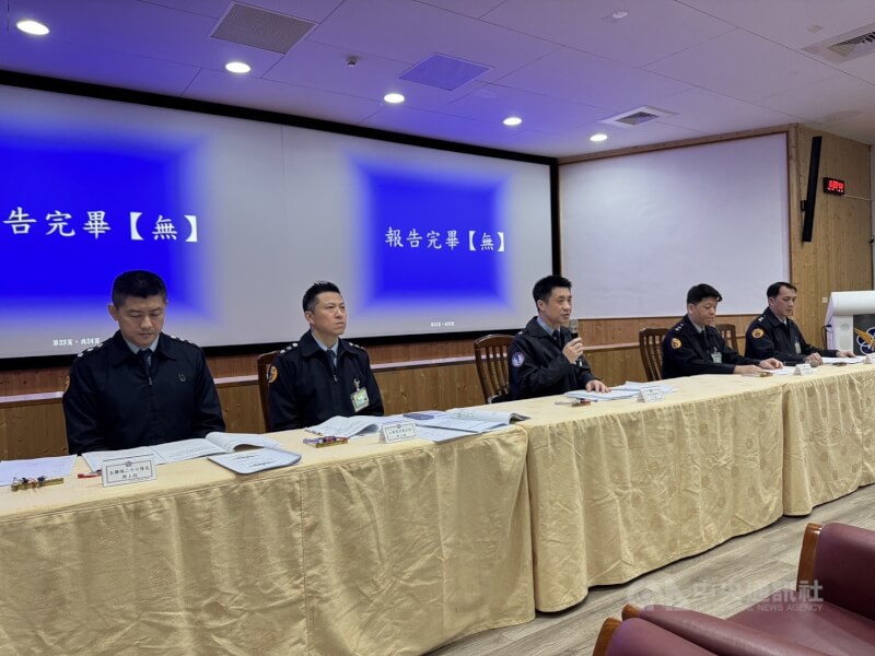 空軍1架F-16V戰機6日晚間失聯，飛官辛柏毅疑在花蓮豐濱鄉東面10浬跳傘，各單位搜救中。空軍7日上午召開記者會說明。中央社記者張祈攝　115年1月7日