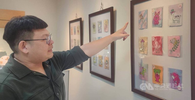 澎湖科技大學7日舉辦人文藝術領域通識課程「意象之間的公共敘事–通識人文藝術的文創實踐」成果展,展出影像美學與文創產業與文化商品設計等5人文藝術領域通識課程作品。中央社 115年1月7日