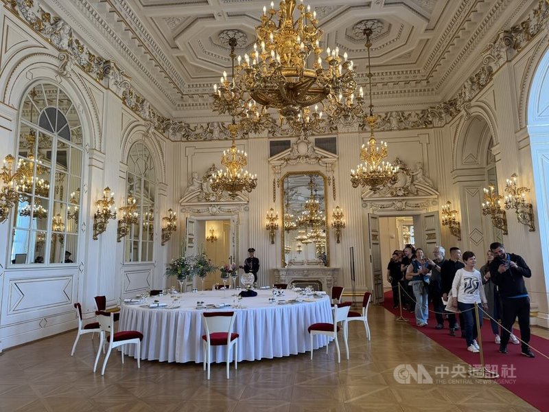 布拉格城堡2025年舉辦的「開放日」與「捷克加冕王冠」展覽，吸引大量遊客。中央社記者劉郁葶布拉格攝　115年1月8日