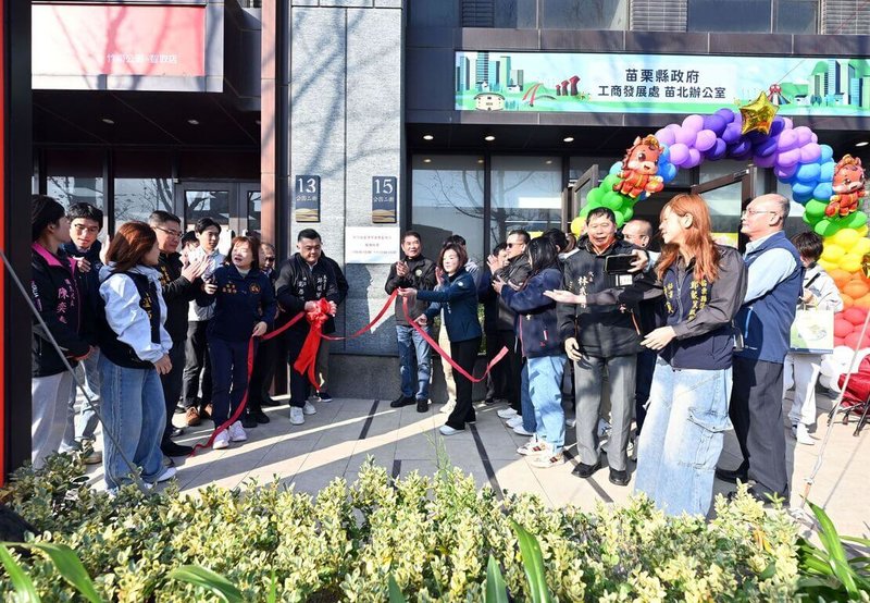 為提升竹南、頭份地區服務便利性，交通部公路局新竹區監理所與苗栗縣政府合作設立「苗北監理服務據點」，8日啟用，民眾可就近辦理多項簡易監理業務。（苗栗縣政府提供）中央社記者管瑞平傳真　115年1月8日