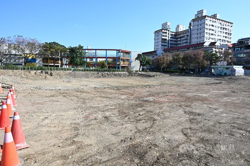 彰化縣平和國民小學建和分校8日舉行「第2期校舍新建工程」動土典禮，彰縣府教育處表示，將建地上4層、共28間教室的教學大樓，預計2027年11月完工。中央社記者吳哲豪彰化攝　115年1月8日