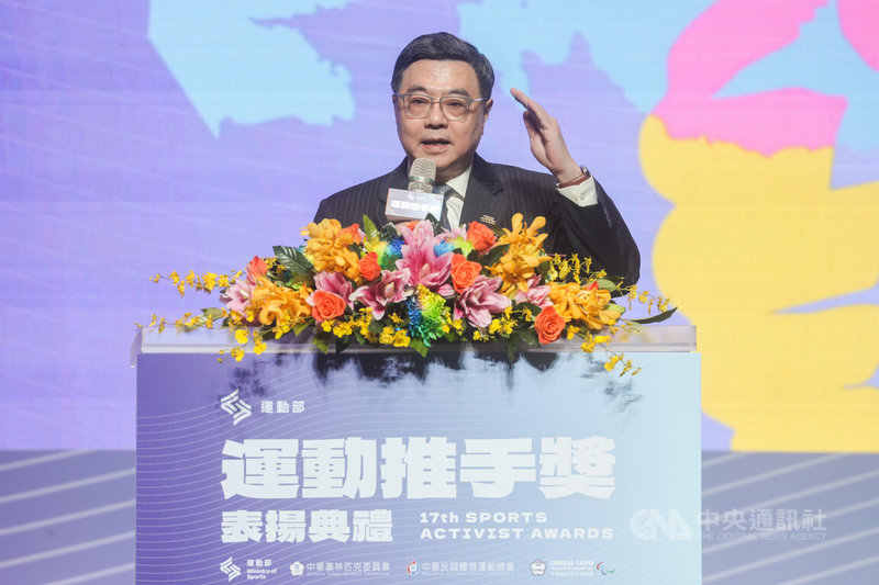 行政院長卓榮泰（圖）9日出席第17屆「運動推手獎」表揚典禮致詞時，提到每到國際賽就是國人最團結時刻，不過在沒有贏得比賽時，也對選手心中那股不捨感同身受，「所以希望運動部發展全民運動，把底蘊擴大才能築起更高的牆，最終到達頂端」。中央社記者裴禛攝　115年1月9日