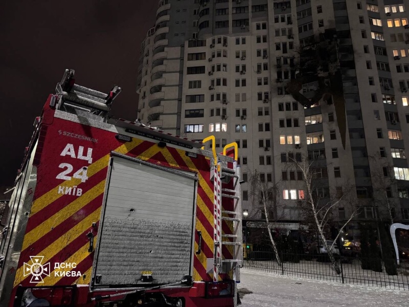 烏克蘭總統澤倫斯基指出，俄方9日夜間攻擊導致基輔及其郊區20棟民宅毀損，造成4人喪生。（圖取自facebook.com/yulia.svyrydenko）