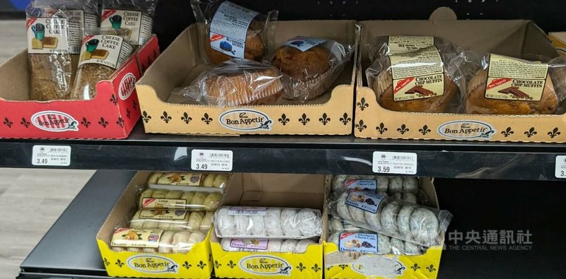 美國政府公布的最新飲食指南,呼籲美國人避免食用高度加工食品與添加糖。圖為美國超市架上甜品。中央社記者曾以寧攝 115年1月9日