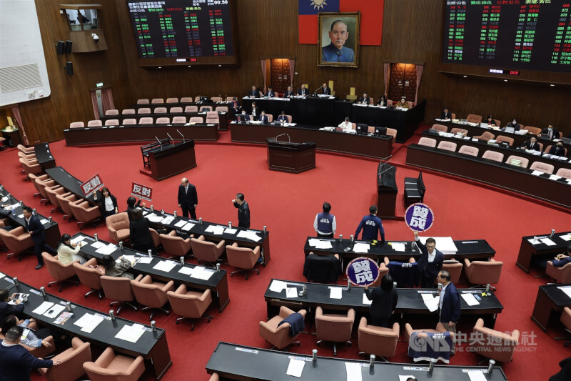 立法院會9日在藍白立委聯手下，再度封殺行政院所提1.25兆國防特別條例。圖為立法院議場。（中央社檔案照片）