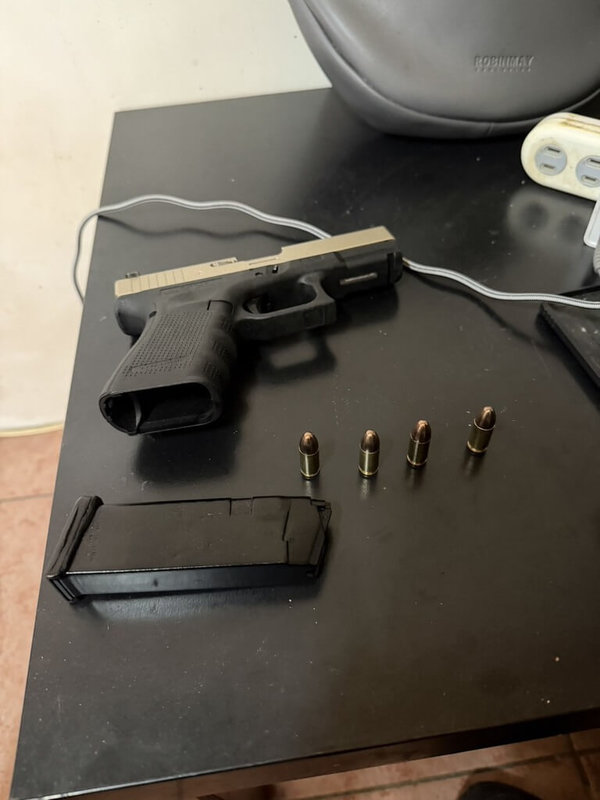 吳姓男子114年12月在個人IG公開刊登槍枝照片，並附加具威脅性文字內容，雲林縣北港警分局日前將吳男逮捕歸案，並查扣槍枝和子彈。檢方以有反覆實施之虞向法院聲押，法院裁定新台幣20萬元交保。　　（檢方提供）　中央社記者姜宜菁傳真　115年1月9日