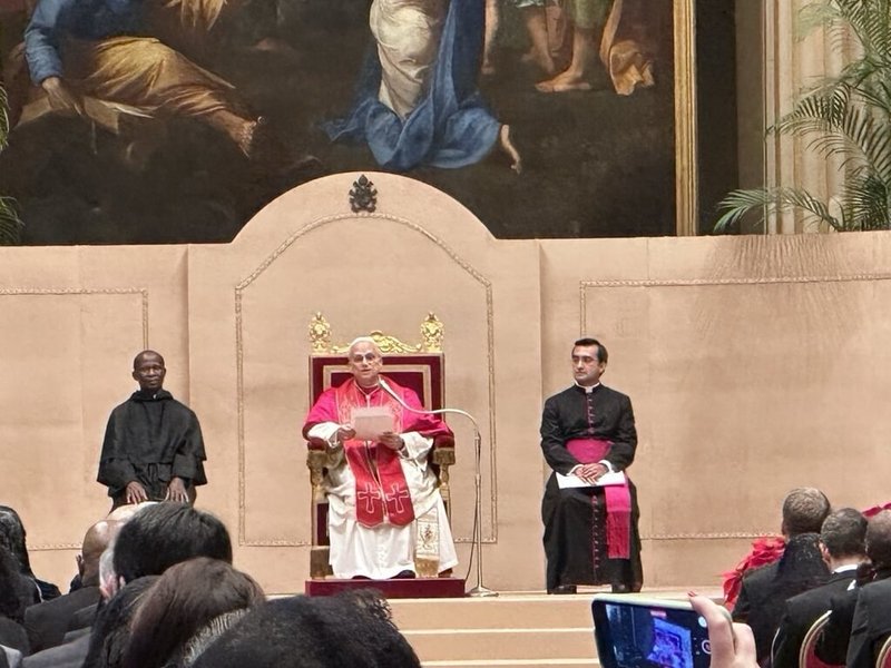 教宗良十四世9日舉行新年接見外交團活動，關切戰爭在全球盛行，他呼籲盡快促成俄烏、中東和平，也呼籲以和平對話解決東亞的緊張升高局勢。（駐教廷大使館提供）中央社記者黃雅詩梵蒂岡傳真 115年1月10日