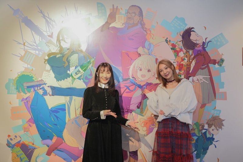 日本動畫「Lycoris Recoil 莉可麗絲」海外首展10日起在台北松山文創園區登場，動畫聲優安濟知佳（右）、若山詩音（左）9日現身開幕記者會，感謝台灣粉絲長期的熱情支持。（木棉花提供）中央社記者王寶兒傳真　115年1月10日
