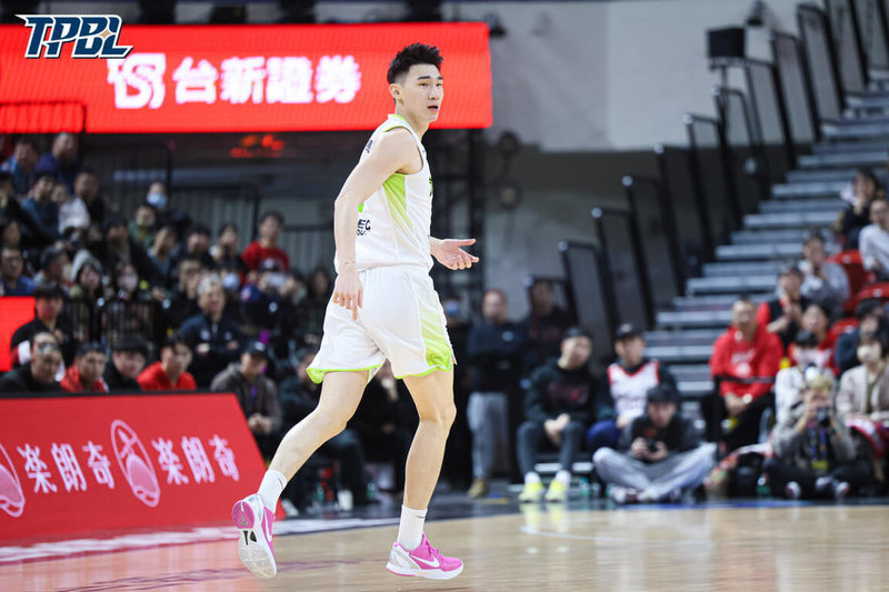 台灣職業籃球大聯盟（TPBL）福爾摩沙夢想家隊10日與台北台新戰神隊交手，夢想家馬建豪（圖）攻下全隊最高20分，搭配隊友林俊吉挹注19分，終場助隊以110比91拿勝。（TPBL提供）中央社記者陳容琛傳真　115年1月10日