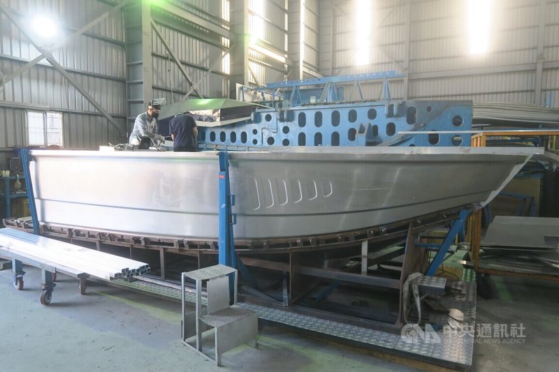 科建鋁船專門製作鋁合金船體,圖為尚未完成製作的鋁合金船身。中央社記者吳書緯攝 115年1月10日