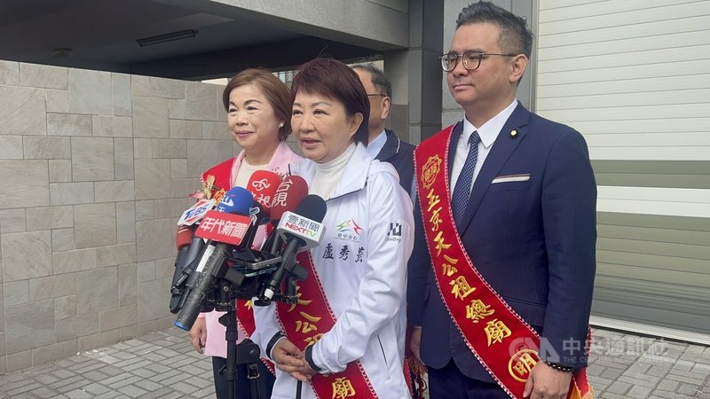 國民黨台中市長參選人還未出爐，台中市長盧秀燕（右2）10日接受媒體聯訪表示，距選舉僅剩約10個月，時間很緊迫，她希望黨內1月底前能有決定。中央社記者郝雪卿攝 115年1月10日