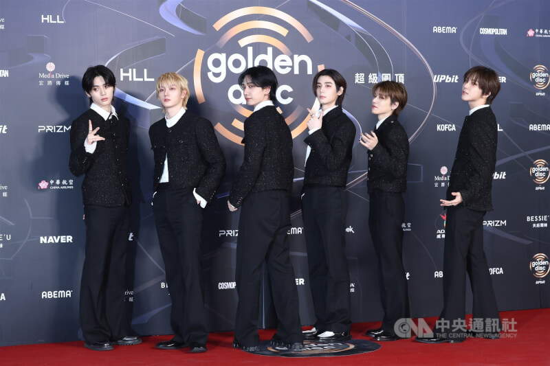 高人氣男團BOYNEXTDOOR跨海來台共襄盛舉，會前紅毯帥氣留影。中央社記者王騰毅攝 115年1月10日