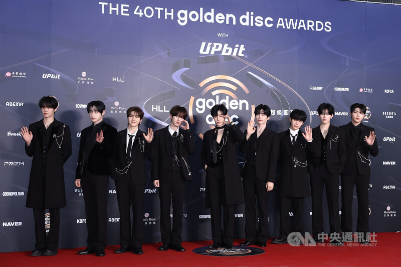 人氣男團ZEROBASEONE一字排開，吸睛全場。中央社記者王騰毅攝 115年1月10日