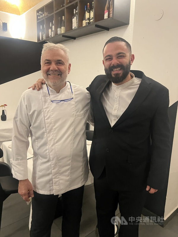 「Musciora」餐廳以祖傳的方言綽號命名，主打零公里食材，父親東尼歐（Tonino Delrio）擔任主廚，兒子丹尼樓（Danilo Delrio）擔任侍酒師。中央社記者黃雅詩阿爾蓋羅攝 115年1月10日