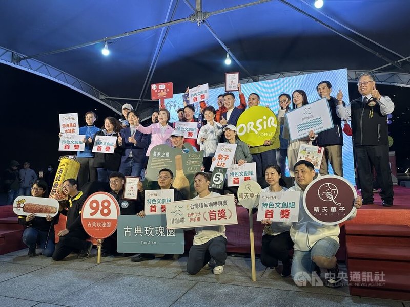 「2026第17屆台中市十大伴手禮」得獎名單11日出爐，其中「特色文創」組別有10家業者獲獎，除知名茶飲，也有在地咖啡店家。中央社記者趙麗妍攝　115年1月11日