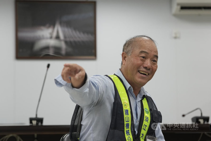 建山機械董事長張慶成、總經理張慶宗（圖）兄弟檔本著「碰到問題，不要找藉口，就找方法」的務實態度，承接高難度的淡江大橋鋼構工程，鋼梁沒有使用一顆螺栓，採取全斷面焊接，拚成這座鋼橋。中央社記者徐肇昌攝　115年1月11日