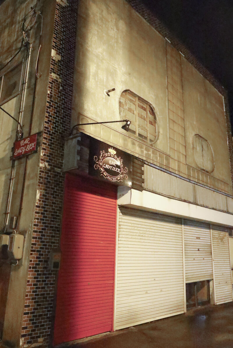 日本北海道日高町一家餐飲店10日被發現牆壁內藏有一具女性遺體。（共同社）