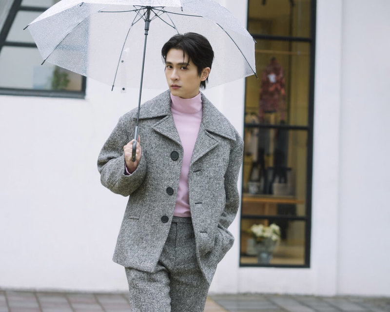 演員石知田（圖）演出戲劇「如果我不曾見過太陽」，他近期接受中央社專訪分享演出歷程，也坦言對於媽媽來不及看到他演出這個角色而感到遺憾。（百澤娛樂提供）中央社記者洪素津傳真　115年1月11日