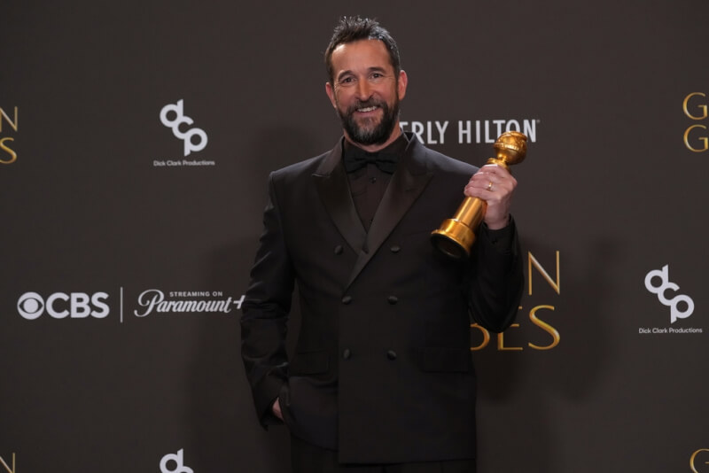 第83屆金球獎最佳戲劇類影集男主角由諾亞懷利抱回。(美聯社)