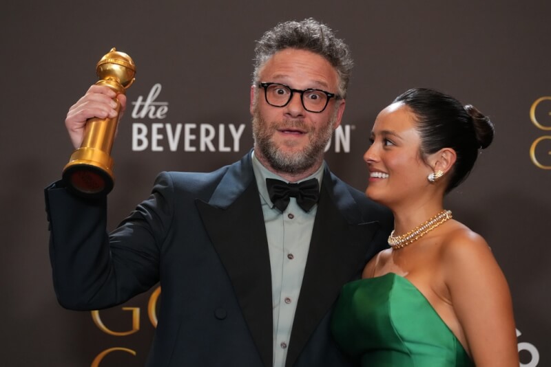 賽斯羅根(左)摘下第83屆金球獎最佳喜劇音樂類影集男主角。(美聯社)