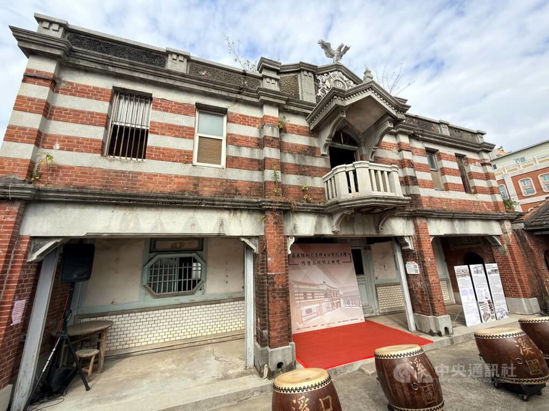 嘉義縣定古蹟「溪口曾氏洋樓」，因主體構造年久腐朽，文化部文化資產局補助逾新台幣2000萬修復，12日舉行開工典禮。中央社記者蔡智明攝　115年1月12日