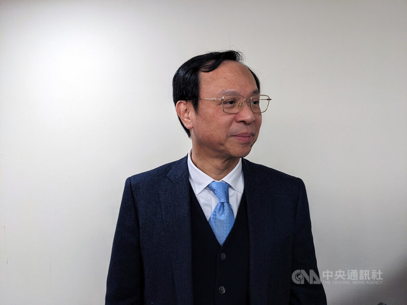 為協助急性住院病人生活照護需要、減輕護理人員負荷，衛福部長石崇良（圖）12日表示，已向勞動部提案修訂相關管理辦法，開放醫院統一聘僱外籍照服員，盼最快在今年第2季修法，但後續人力進用還要時間。中央社記者曾以寧攝　115年1月12日